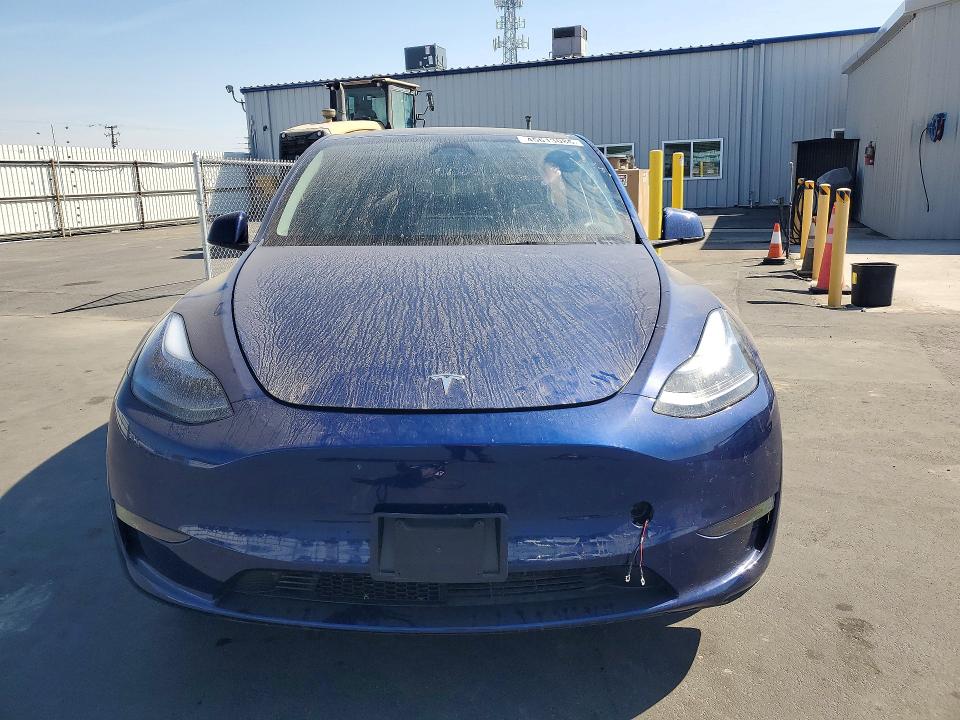 45613086 :رقم المزاد ، 7SAYGAEE7SF284940 vin ، 2025 Tesla Model Y مزاد بيع