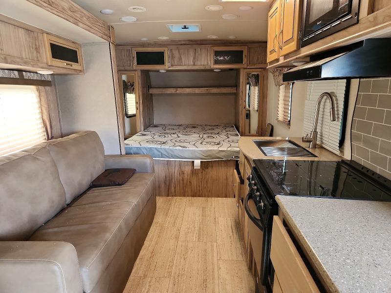 78282055 :رقم المزاد ، 4X4TPAW26JN050150 vin ، 2018 Palomino Solair مزاد بيع