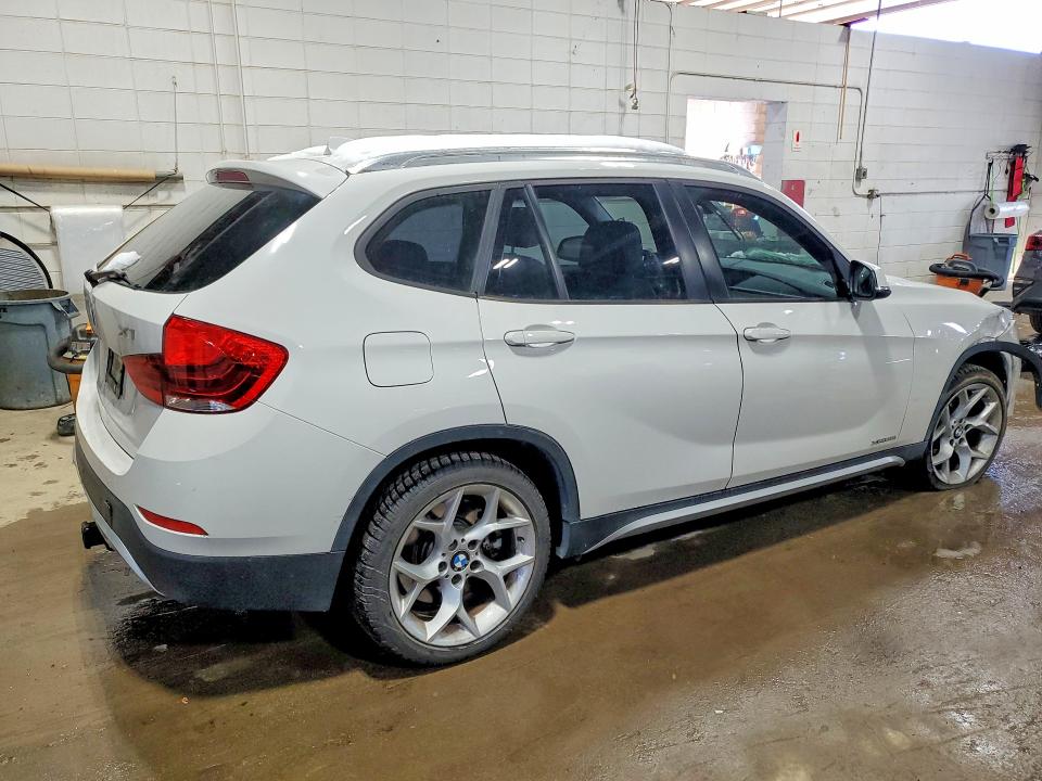 2014 Bmw X1 მანქანა იყიდება აუქციონზე, vin: WBAVM5C53EVV92483, აუქციონის ნომერი: 46369326