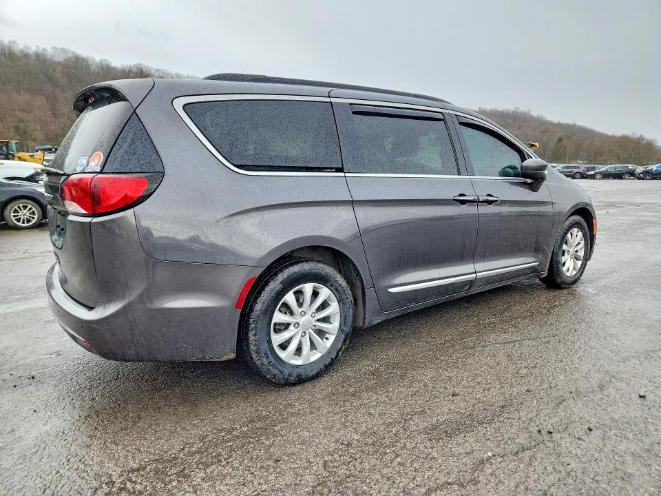 46396646 :رقم المزاد ، 2C4RC1BG9HR744793 vin ، 2017 Chrysler Pacifica مزاد بيع