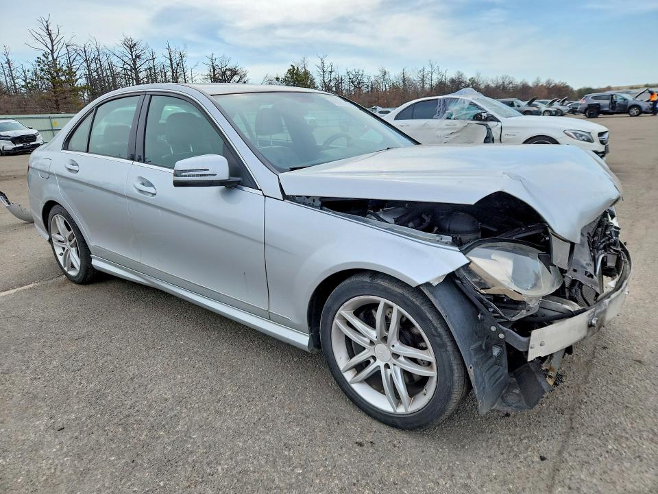 Продажа на аукционе авто 2013 Mercedes-benz C, vin: WDDGF8AB4DA884784, номер лота: 47821116