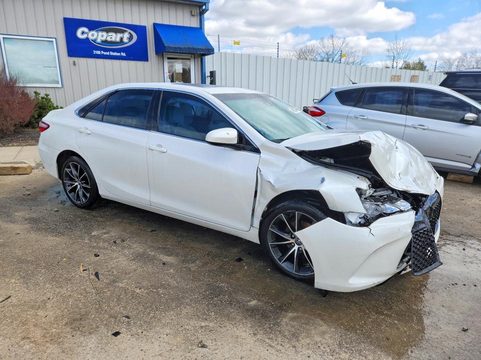 46527566 :رقم المزاد ، 4T1BK1FK8GU576564 vin ، 2016 Toyota Camry مزاد بيع