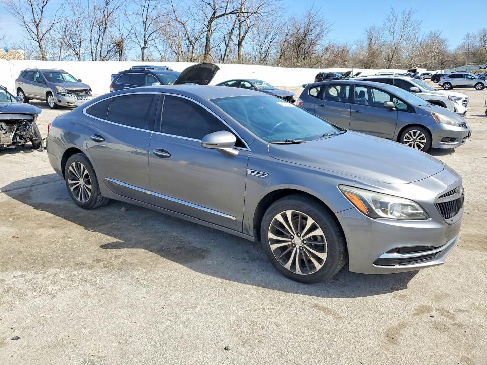 41792636 :رقم المزاد ، 1G4ZP5SSXJU108999 vin ، 2018 Buick Lacrosse مزاد بيع
