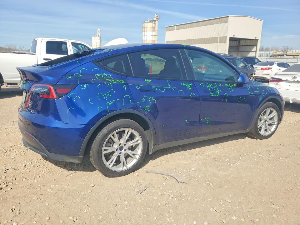 46727646 :رقم المزاد ، 7SAYGDEEXNF385234 vin ، 2022 Tesla Model Y مزاد بيع