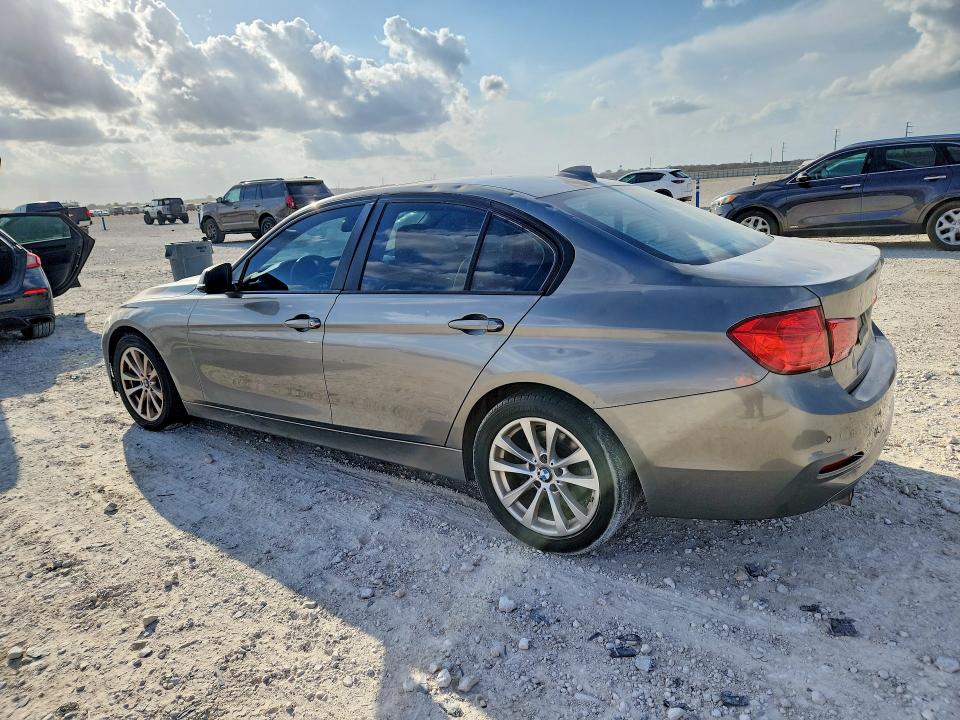 2017 Bmw 320 მანქანა იყიდება აუქციონზე, vin: WBA8E1G57HNU14917, აუქციონის ნომერი: 41618536