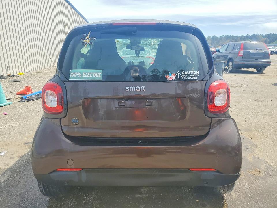 2018 Smart Fortwo მანქანა იყიდება აუქციონზე, vin: WMEFJ9BA4JK315585, აუქციონის ნომერი: 46611476