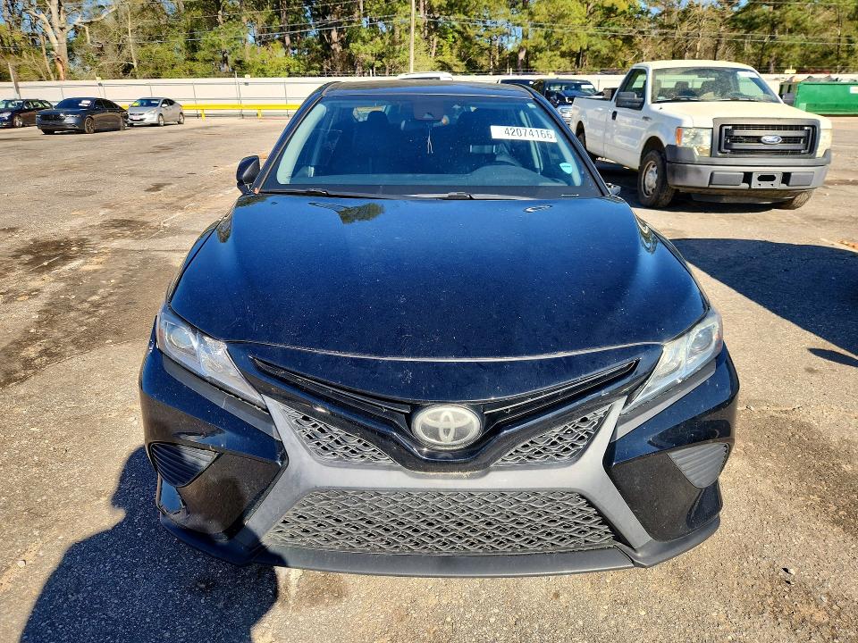 2018 Toyota Camry მანქანა იყიდება აუქციონზე, vin: 4T1B11HK7JU561884, აუქციონის ნომერი: 42074166