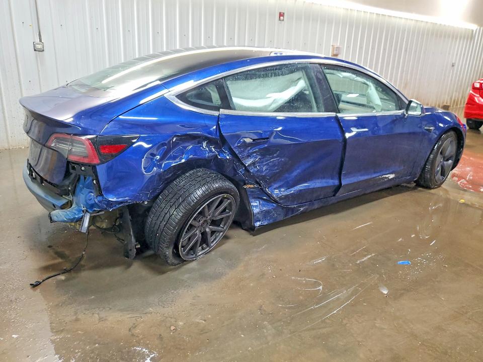 2018 Tesla Model 3 მანქანა იყიდება აუქციონზე, vin: 5YJ3E1EB6JF064559, აუქციონის ნომერი: 45647016
