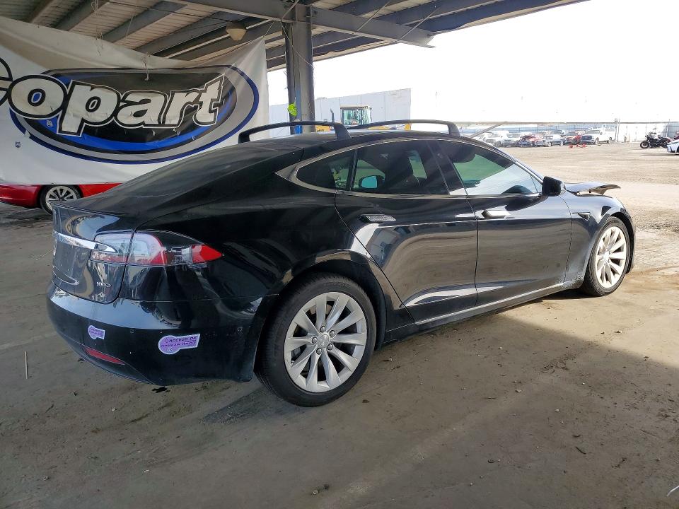 47796816 :رقم المزاد ، 5YJSA1E29HF210499 vin ، 2017 Tesla Model S مزاد بيع