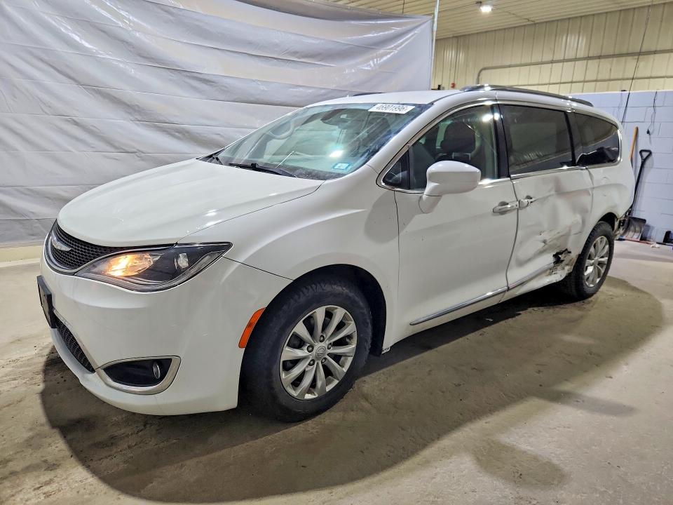 Продажа на аукционе авто 2018 Chrysler Pacifica, vin: 2C4RC1BGXJR143981, номер лота: 46901996