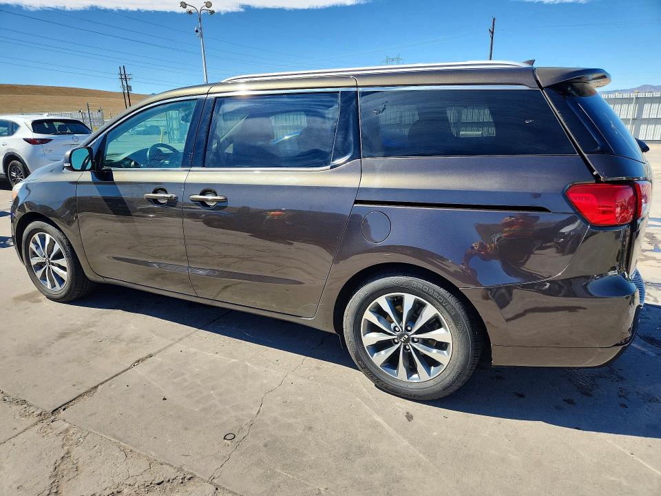 46639916 :رقم المزاد ، KNDMC5C15F6028392 vin ، 2015 Kia Sedona مزاد بيع
