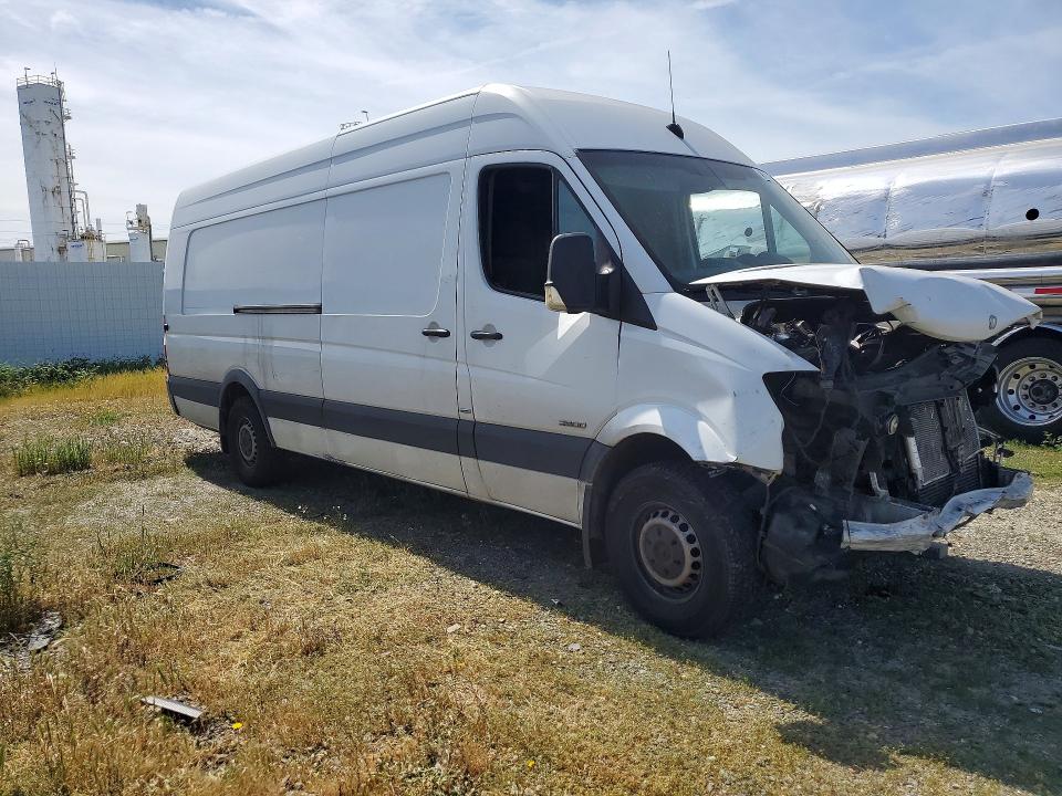46131956 :رقم المزاد ، WD3PE8DC0F5947354 vin ، 2015 Mercedes Benz Sprinter مزاد بيع