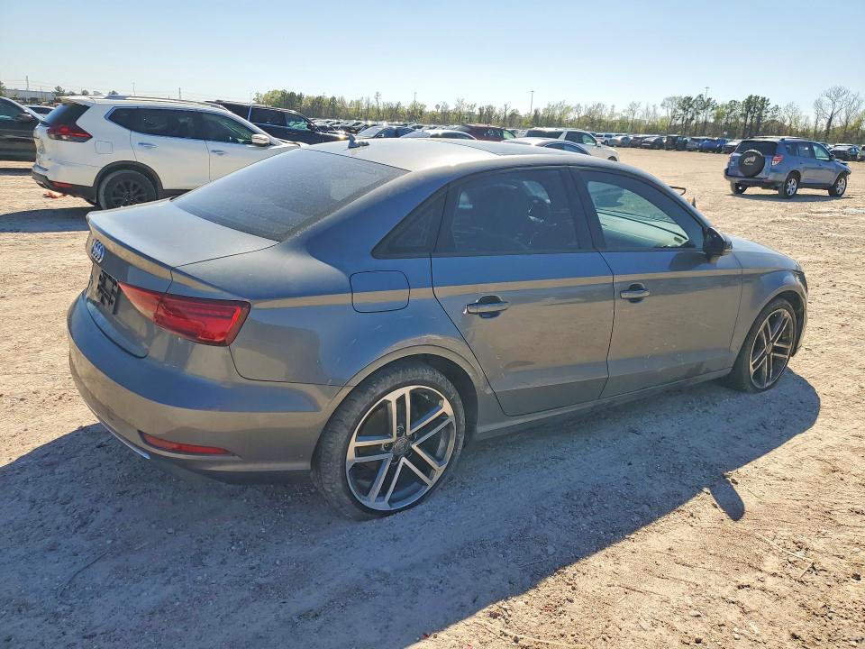 Продаж на аукціоні авто 2017 Audi A3, vin: WAUAUGFF0H1031653, номер лоту: 46105396