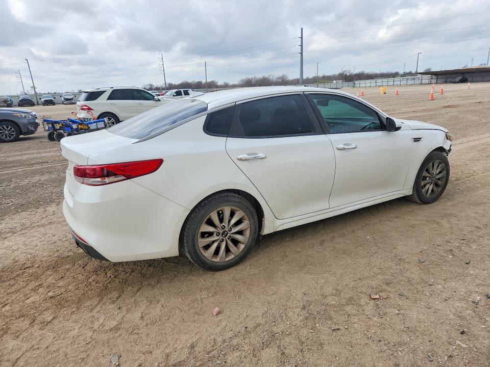 2017 Kia Optima მანქანა იყიდება აუქციონზე, vin: 5XXGT4L31HG124355, აუქციონის ნომერი: 78545345