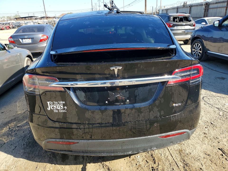 75692515 :رقم المزاد ، 5YJXCAE2XJF113494 vin ، 2018 Tesla Model X مزاد بيع
