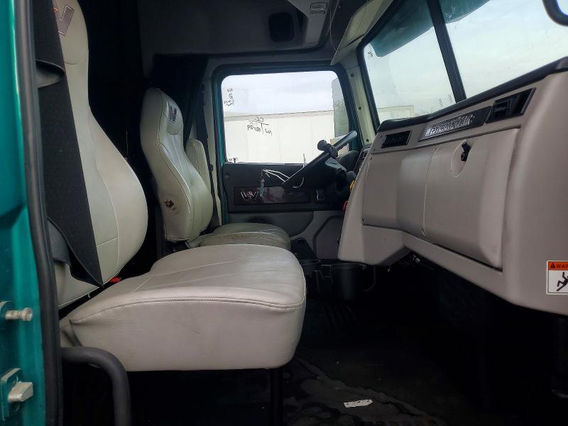 45556846 :رقم المزاد ، 5KJJBHDV5HLJG9474 vin ، 2017 Western Star/auto Car 5700 مزاد بيع