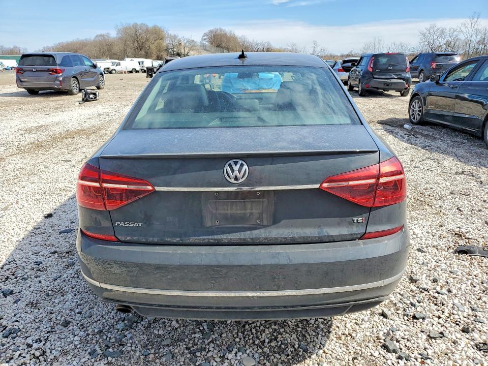 47450476 :رقم المزاد ، 1VWDT7A38HC084876 vin ، 2017 Volkswagen Passat مزاد بيع
