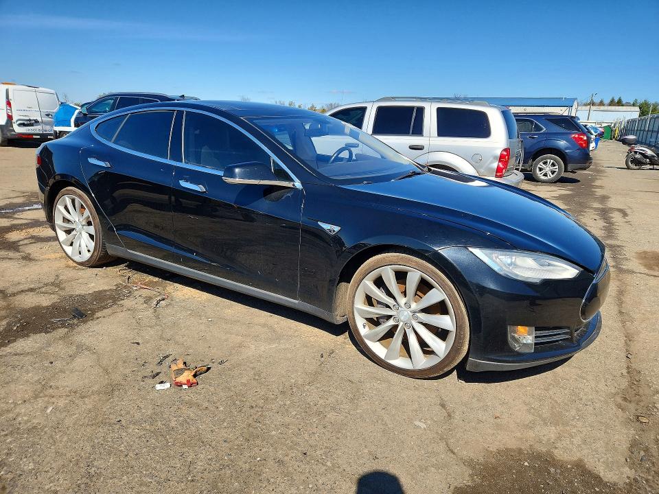 2013 Tesla Model S მანქანა იყიდება აუქციონზე, vin: 5YJSA1CG0DFP17672, აუქციონის ნომერი: 47390836