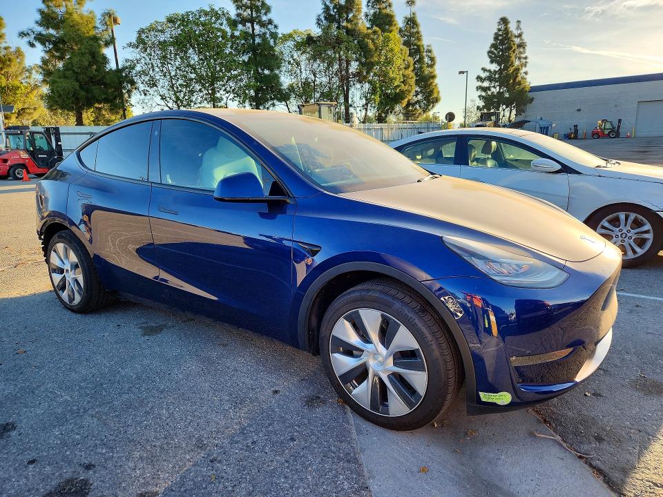 Продажа на аукционе авто 2023 Tesla Model Y, vin: 7SAYGDEE4PA102617, номер лота: 46218706