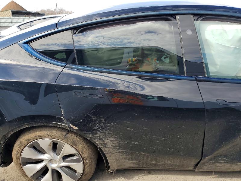 45687366 :رقم المزاد ، 7SAYGDED4PF960700 vin ، 2023 Tesla Model Y مزاد بيع