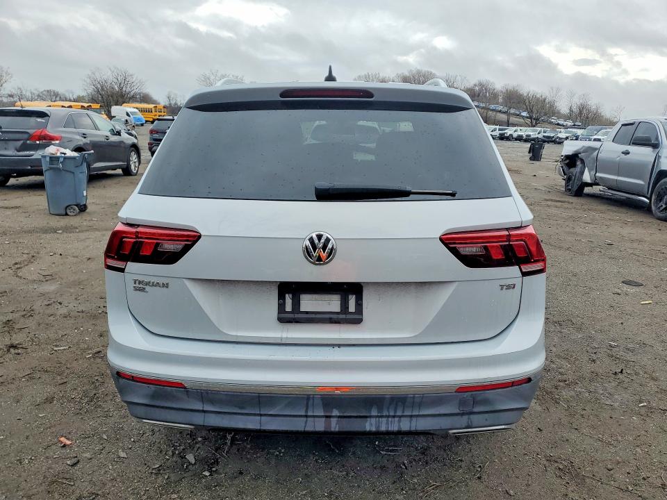 45943906 :رقم المزاد ، 3VV3B7AX9JM068714 vin ، 2018 Volkswagen Tiguan مزاد بيع