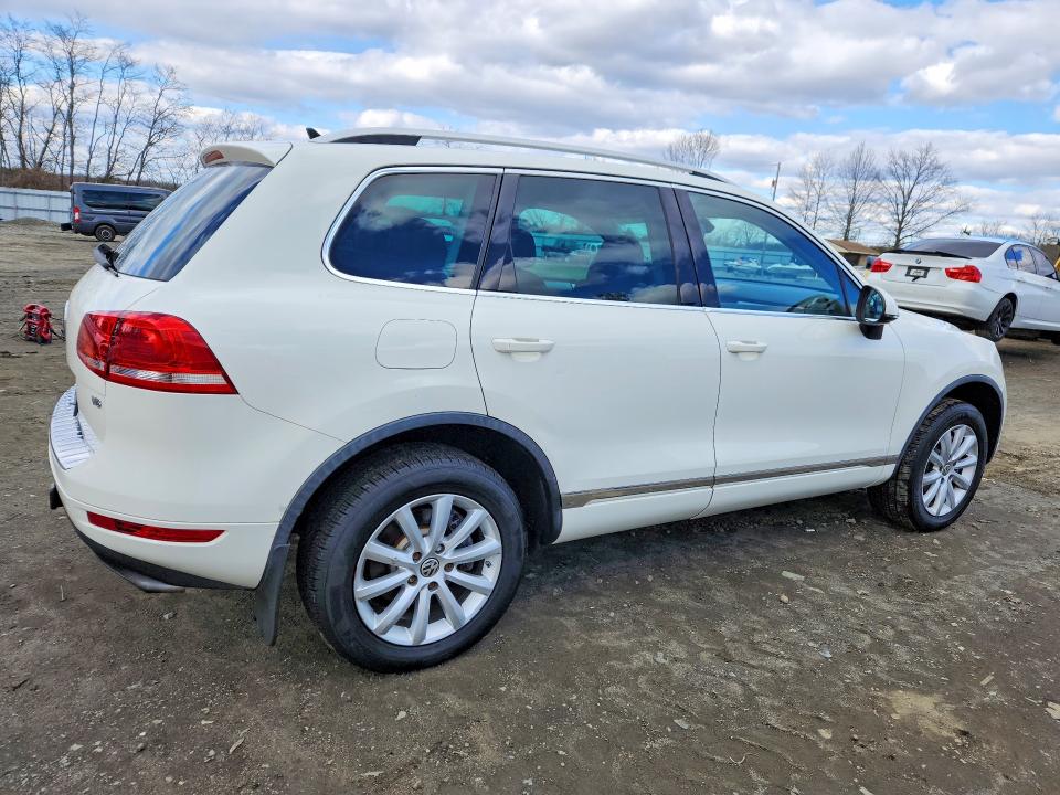 46569186 :رقم المزاد ، WVGFF9BP5BD002471 vin ، 2011 Volkswagen Touareg مزاد بيع