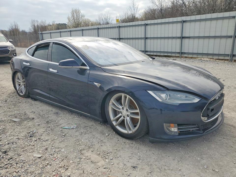 2013 Tesla Model S მანქანა იყიდება აუქციონზე, vin: 5YJSA1CG8DFP04863, აუქციონის ნომერი: 77098845