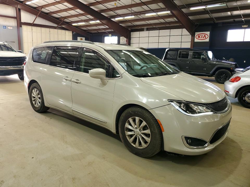 47832646 :رقم المزاد ، 2C4RC1BG4HR670635 vin ، 2017 Chrysler Pacifica مزاد بيع