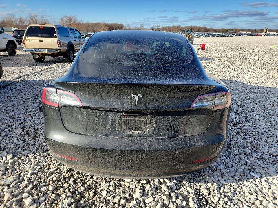 46987636 :رقم المزاد ، 5YJ3E1EB8JF103328 vin ، 2018 Tesla Model 3 مزاد بيع