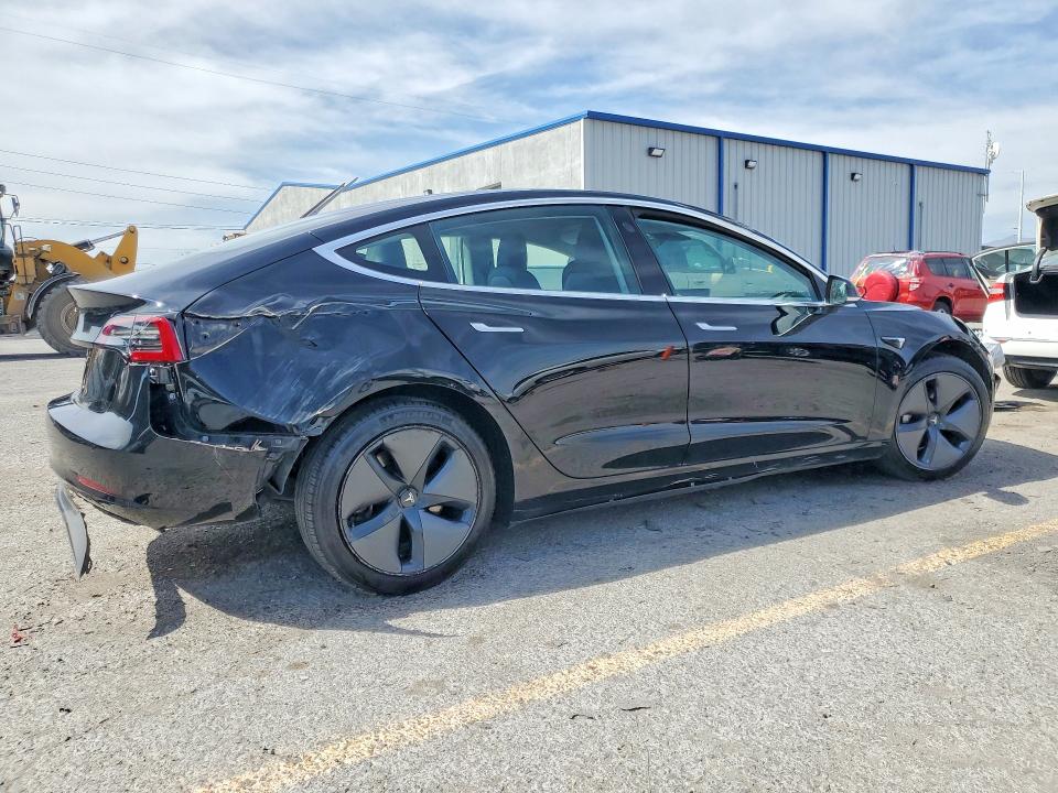 45665346 :رقم المزاد ، 5YJ3E1EA5JF045167 vin ، 2018 Tesla Model 3 مزاد بيع