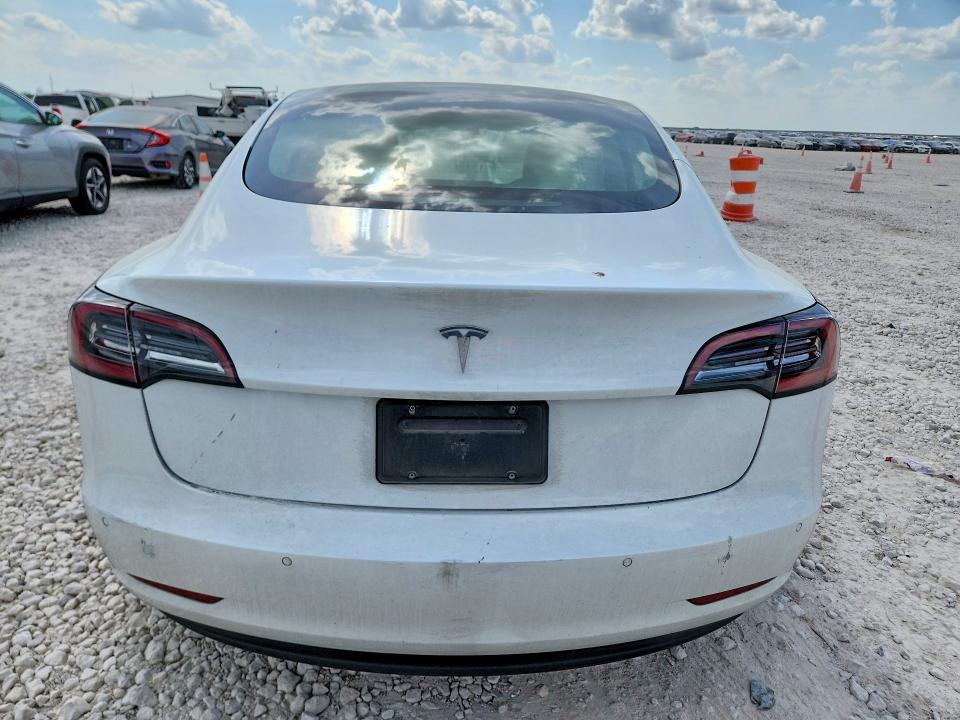 2022 Tesla Model 3 მანქანა იყიდება აუქციონზე, vin: 5YJ3E1EB5NF197027, აუქციონის ნომერი: 47877546