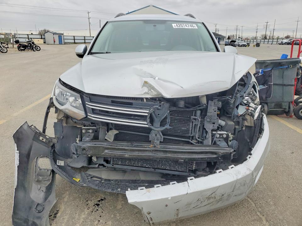 Продажа на аукционе авто 2015 Volkswagen Tiguan, vin: WVGBV7AX9FW504966, номер лота: 42074746