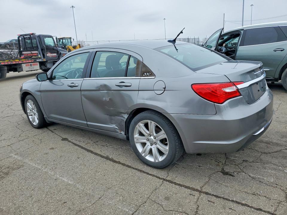 46767896 :رقم المزاد ، 1C3BC1FG9BN613061 vin ، 2011 Chrysler 200 مزاد بيع