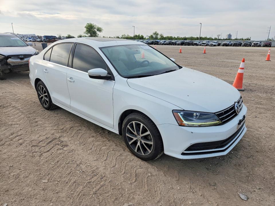 46813326 :رقم المزاد ، 3VWDB7AJ6JM252245 vin ، 2018 Volkswagen Jetta مزاد بيع