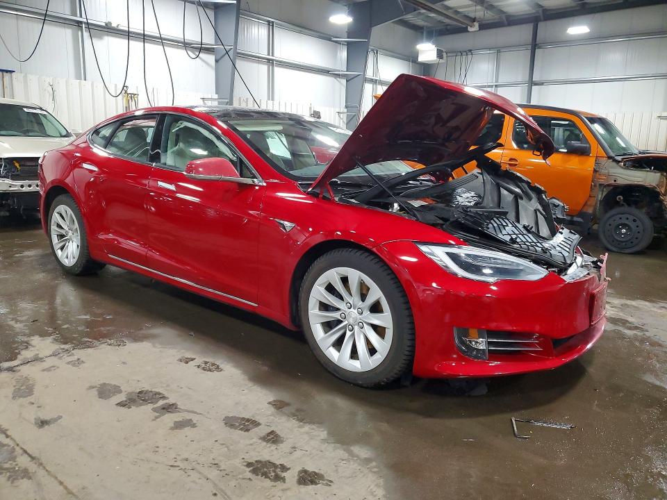48103696 :رقم المزاد ، 5YJSA1E24JF244601 vin ، 2018 Tesla Model S مزاد بيع