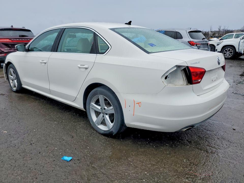 41723856 :رقم المزاد ، 1VWBP7A30CC076694 vin ، 2012 Volkswagen Passat مزاد بيع
