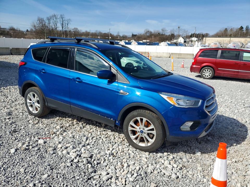 47351216 :رقم المزاد ، 1FMCU9GD5JUC61967 vin ، 2018 Ford Escape مزاد بيع