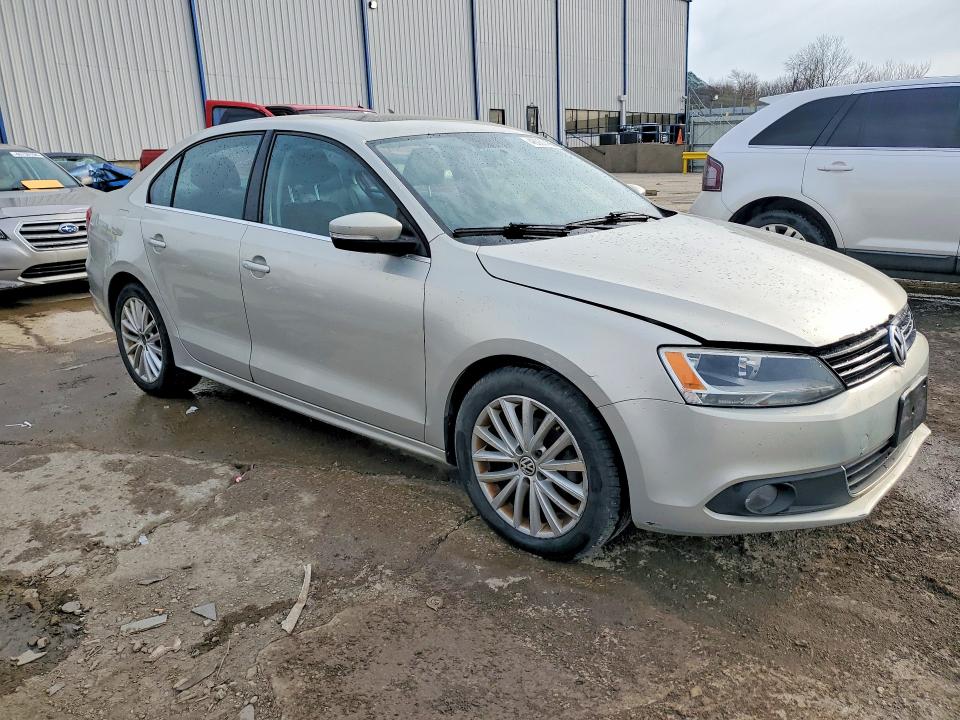 46067486 :رقم المزاد ، 3VWLZ7AJ6BM360129 vin ، 2011 Volkswagen Jetta مزاد بيع