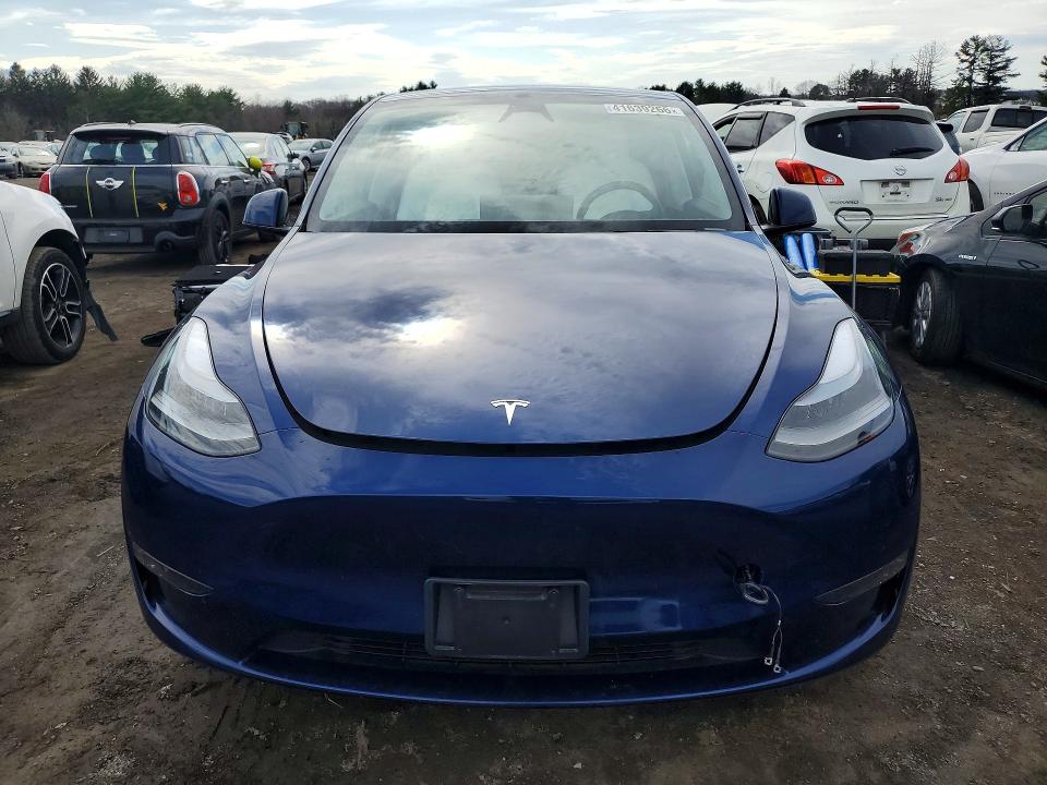 2024 Tesla Model Y მანქანა იყიდება აუქციონზე, vin: 7SAYGDEE0RA228685, აუქციონის ნომერი: 41639266
