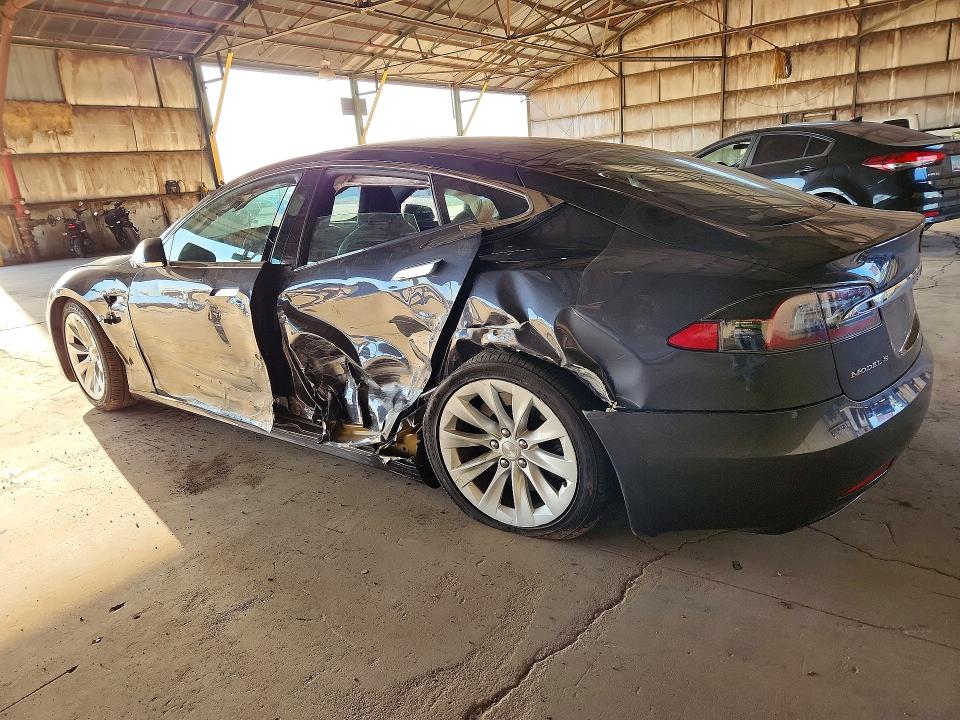 41660436 :رقم المزاد ، 5YJSA1E22JF275460 vin ، 2018 Tesla Model S مزاد بيع