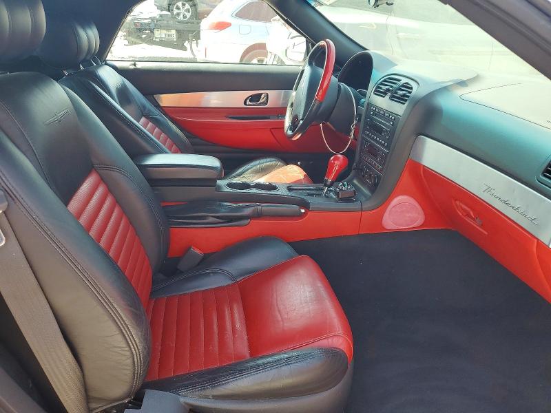 47631426 :رقم المزاد ، 1FAHP60A52Y102902 vin ، 2002 Ford Thunderbird مزاد بيع