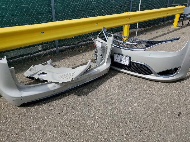 47097676 :رقم المزاد ، 2C4RC1EG3HR839698 vin ، 2017 Chrysler Pacifica مزاد بيع