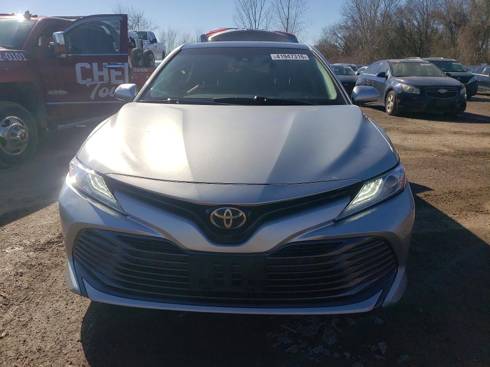 2018 Toyota Camry მანქანა იყიდება აუქციონზე, vin: 4T1B11HK6JU500526, აუქციონის ნომერი: 41947316