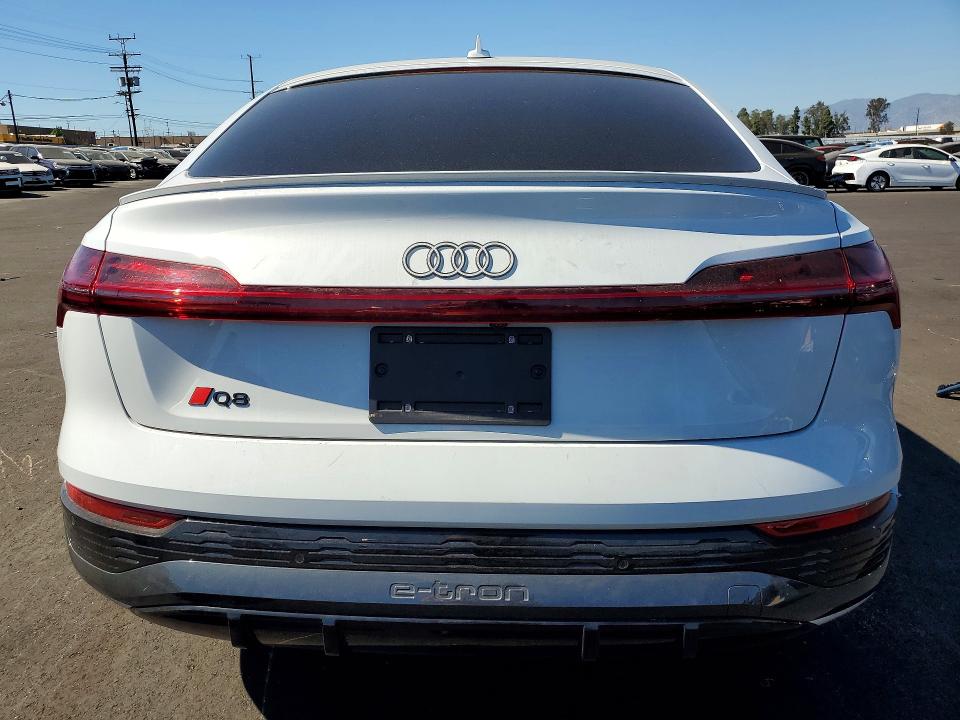 46953416 :رقم المزاد ، WA1CAAGE5RB032617 vin ، 2024 Audi Q8 E-tron مزاد بيع