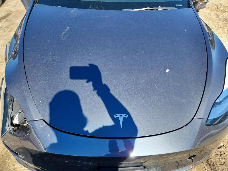 42049176 :رقم المزاد ، 7SAYGDEE0PF611137 vin ، 2023 Tesla Model Y مزاد بيع