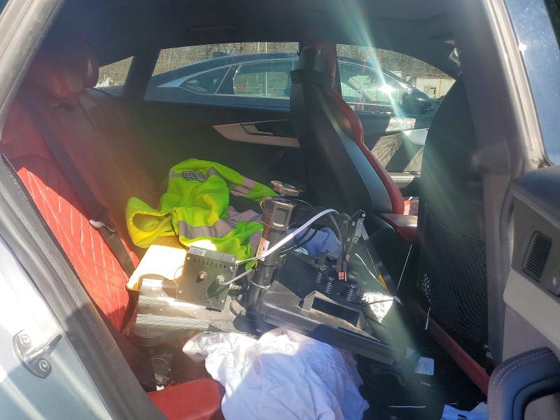 79426285 :رقم المزاد ، WAUC4CF50JA064960 vin ، 2018 Audi S5 مزاد بيع