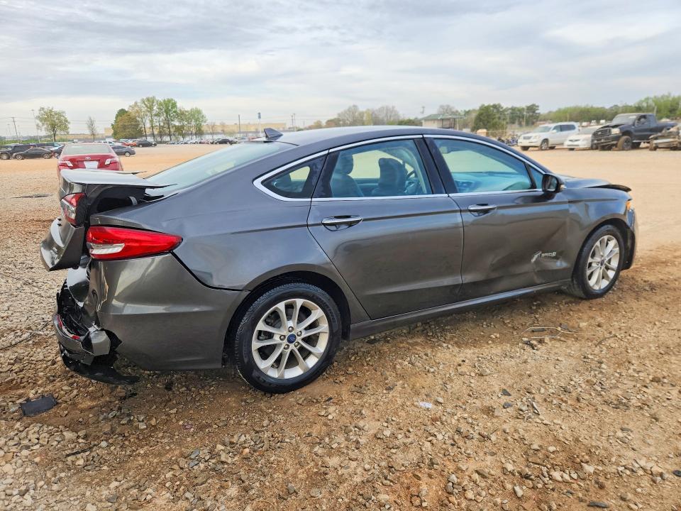 47239766 :رقم المزاد ، 3FA6P0MU1KR253971 vin ، 2019 Ford Fusion مزاد بيع