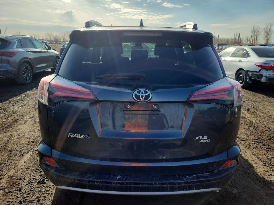 46983706 :رقم المزاد ، 2T3RFREV9JW821898 vin ، 2018 Toyota Rav4 مزاد بيع