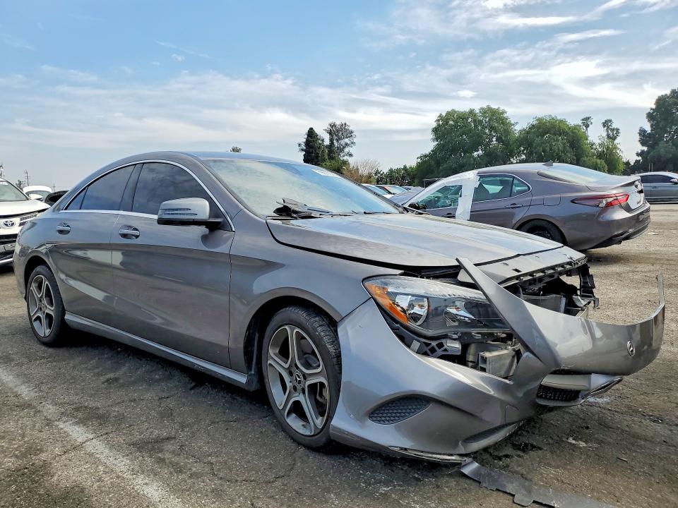 79670025 :رقم المزاد ، WDDSJ4EB7JN613105 vin ، 2018 Mercedes-benz Cla مزاد بيع