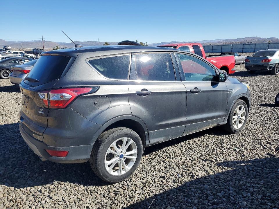 79555065 :رقم المزاد ، 1FMCU9G90HUD44681 vin ، 2017 Ford Escape مزاد بيع